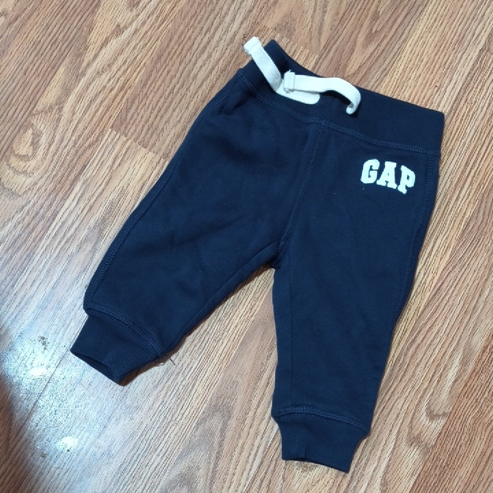 GAP Black Sweatpants Elastic Cuffs Fleece Material